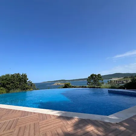 Saint Thomas Village 4*