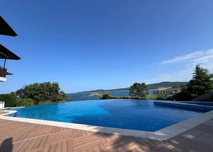 Saint Thomas Village 4*