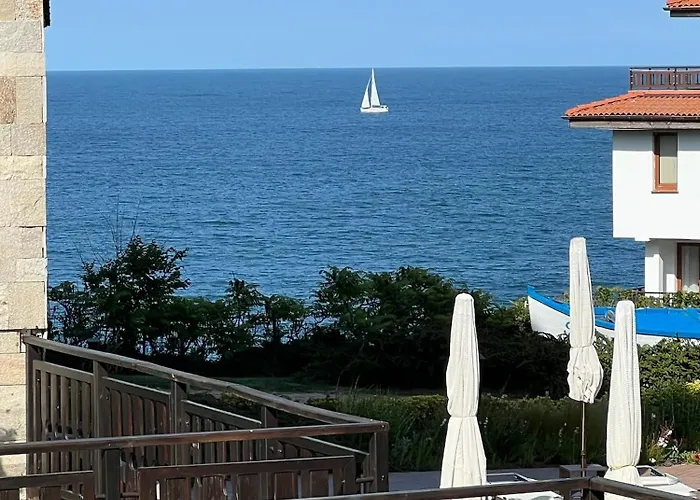 Saint Thomas Village 4*