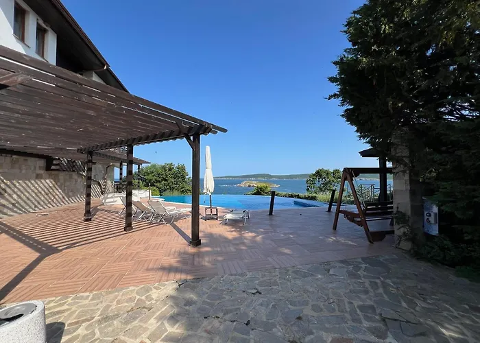 Aparthotel Saint Thomas Village 4*