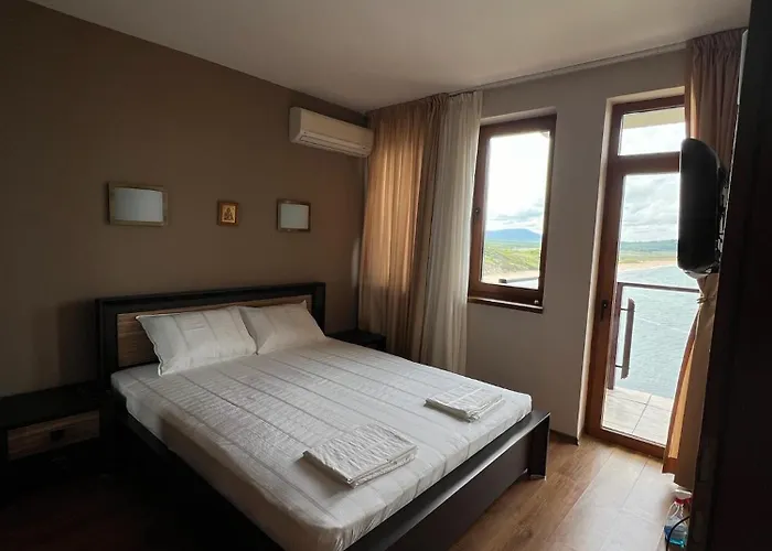 Saint Thomas Village Aparthotel 4*